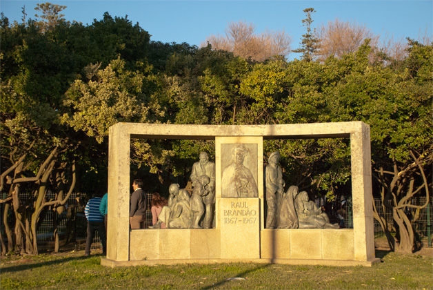 Monument to Raul Brandão - Statues, Sculptures & Fountains