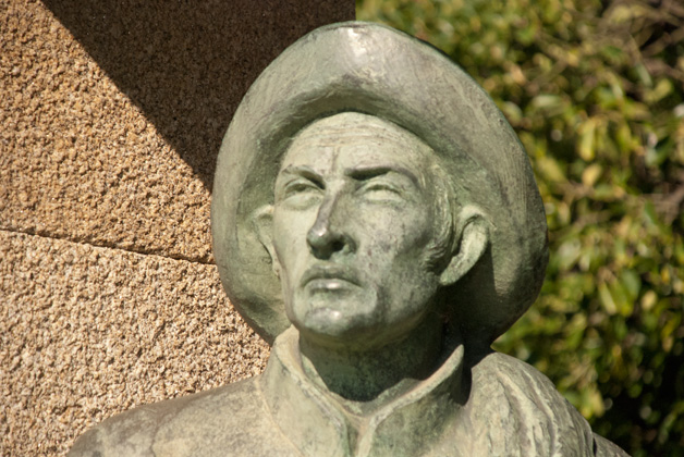 Monumento a Raul Brandão - Estátuas, Esculturas e Fontes