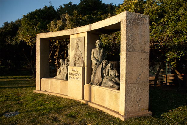 Monument to Raul Brandão