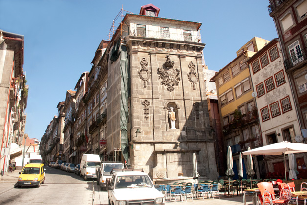 Fontain in Rua de S. João - Statues, Sculptures & Fountains