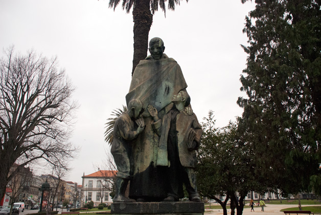 Father Américo - Statues, Sculptures & Fountains