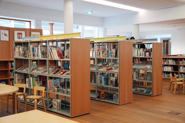 Biblioteca Municipal Almeida Garrett  - Bibliotecas, Arquivos e Centros de Documentação