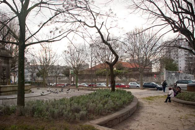 Largo da Maternidade Júlio Dinis Garden - Gardens and Parks