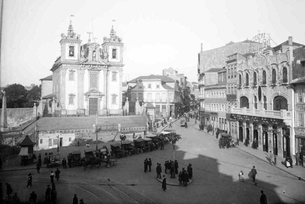 Largo da Igreja de Santo Ildefonso - Ruas e Praças