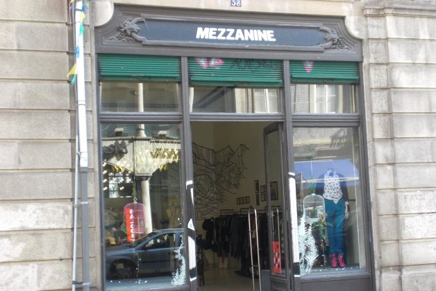 Mezzanine Store - Shops