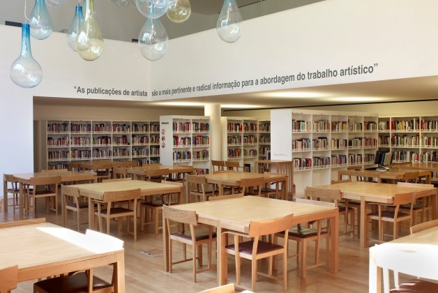 Biblioteca da Fundação de Serralves - Bibliotecas, Arquivos e Centros de Documentação