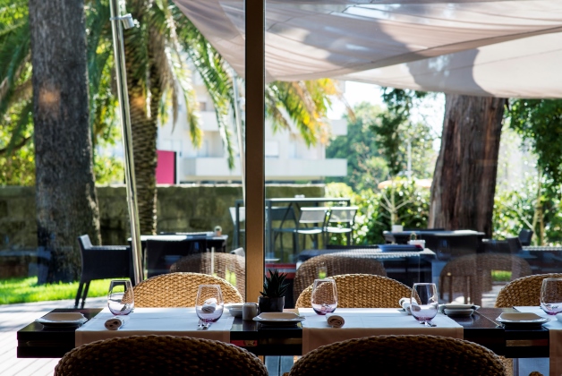 SOMOS Restaurant & Lounge