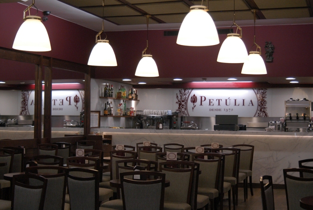 Confeitaria Petúlia - Cafés
