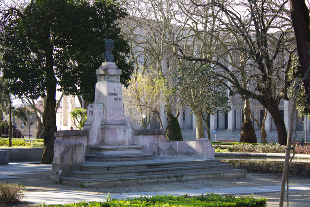 António Nobre - Statues, Sculptures & Fountains
