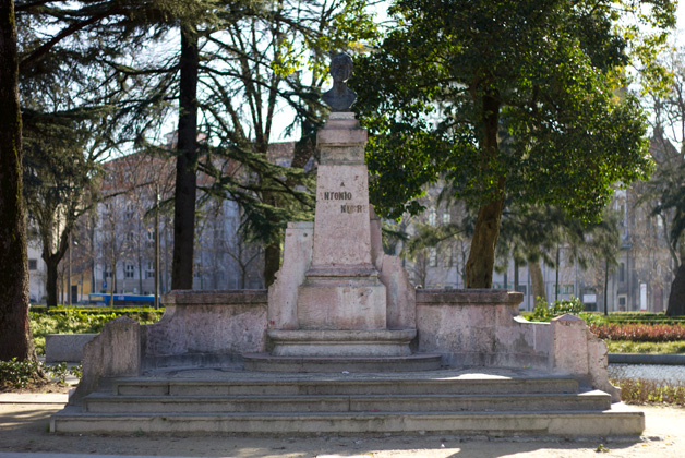 António Nobre - Statues, Sculptures & Fountains
